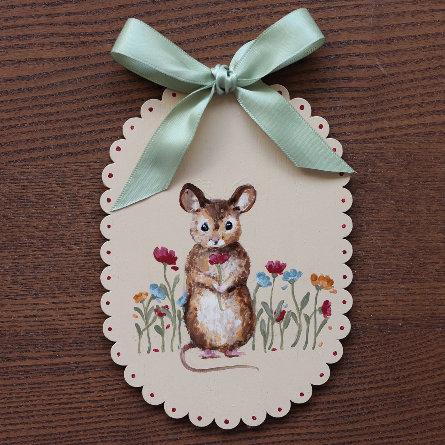 Scallop heirloom painting - Mouse with flowers