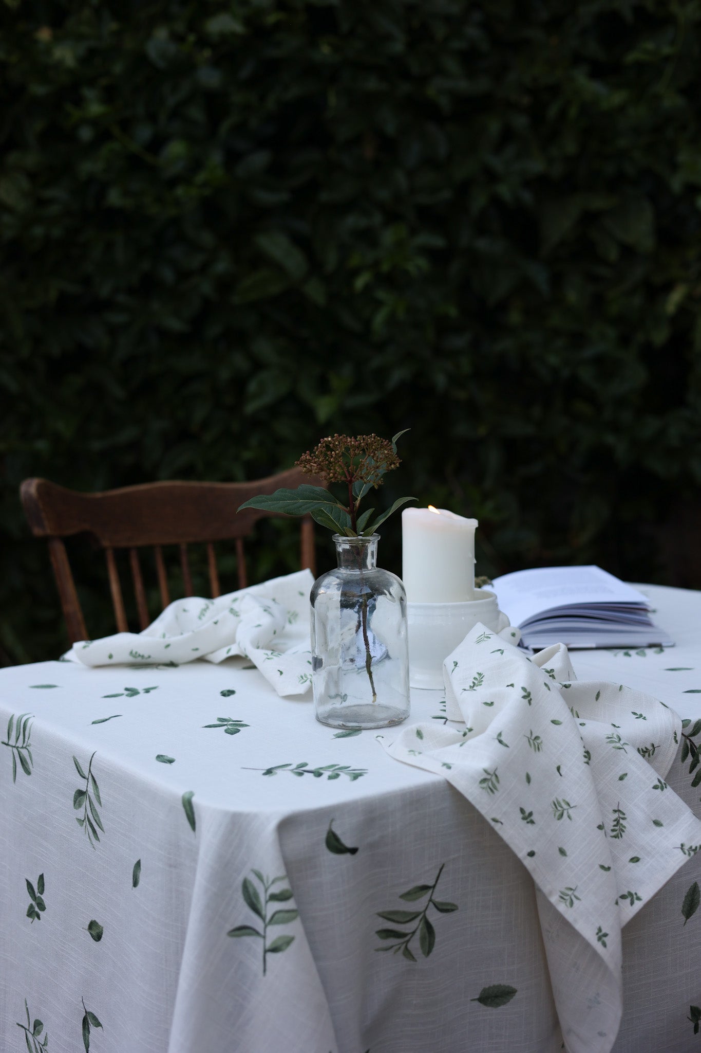 Leaf fringed table cloth
