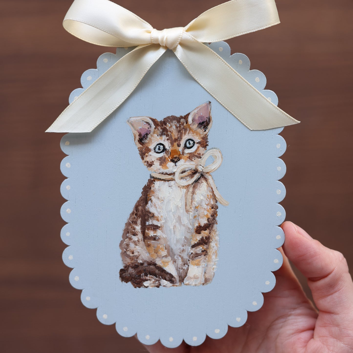 Scallop heirloom painting - Kitten with yellow bow