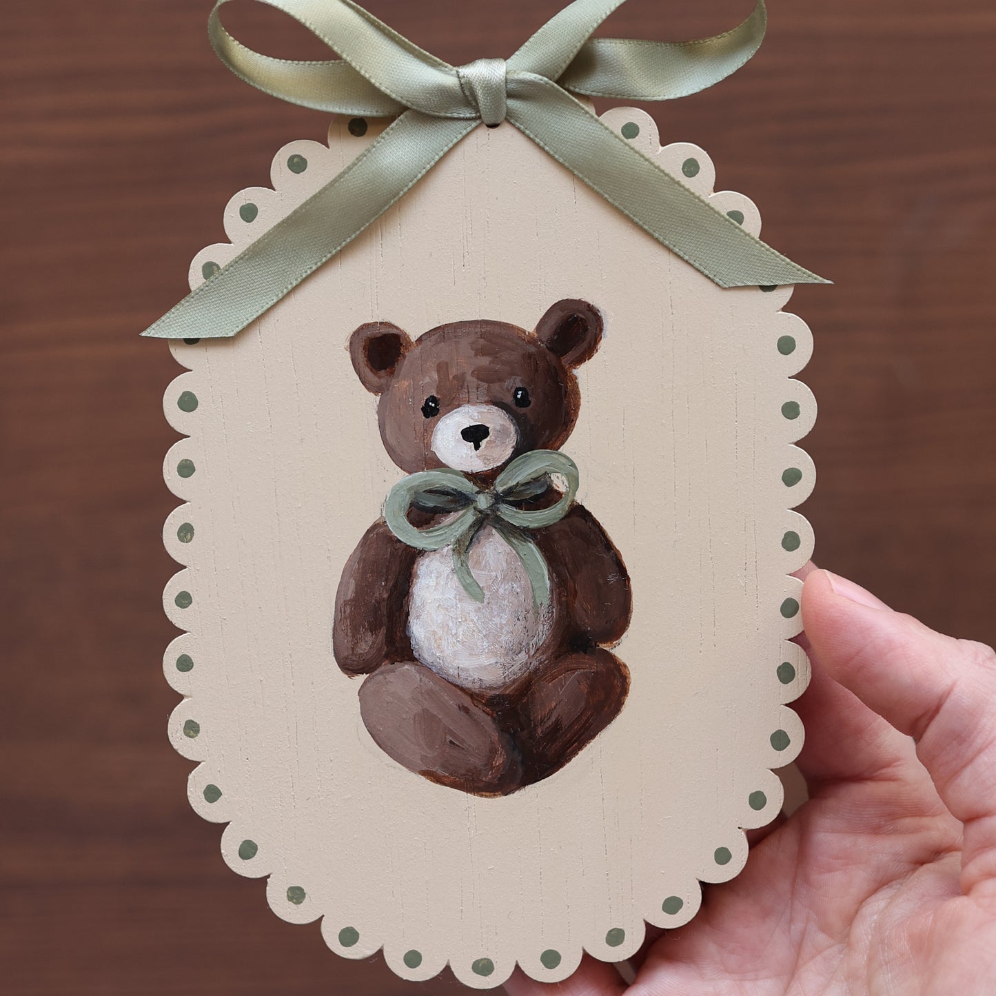 Scallop heirloom painting - Teddy with green bow