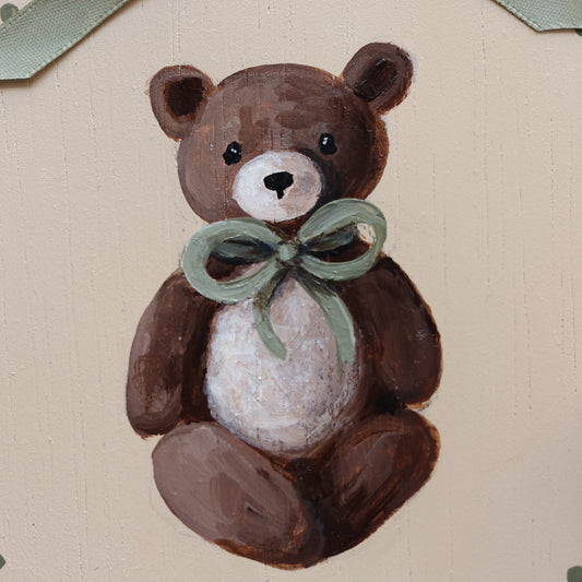 Scallop heirloom painting - Teddy with green bow