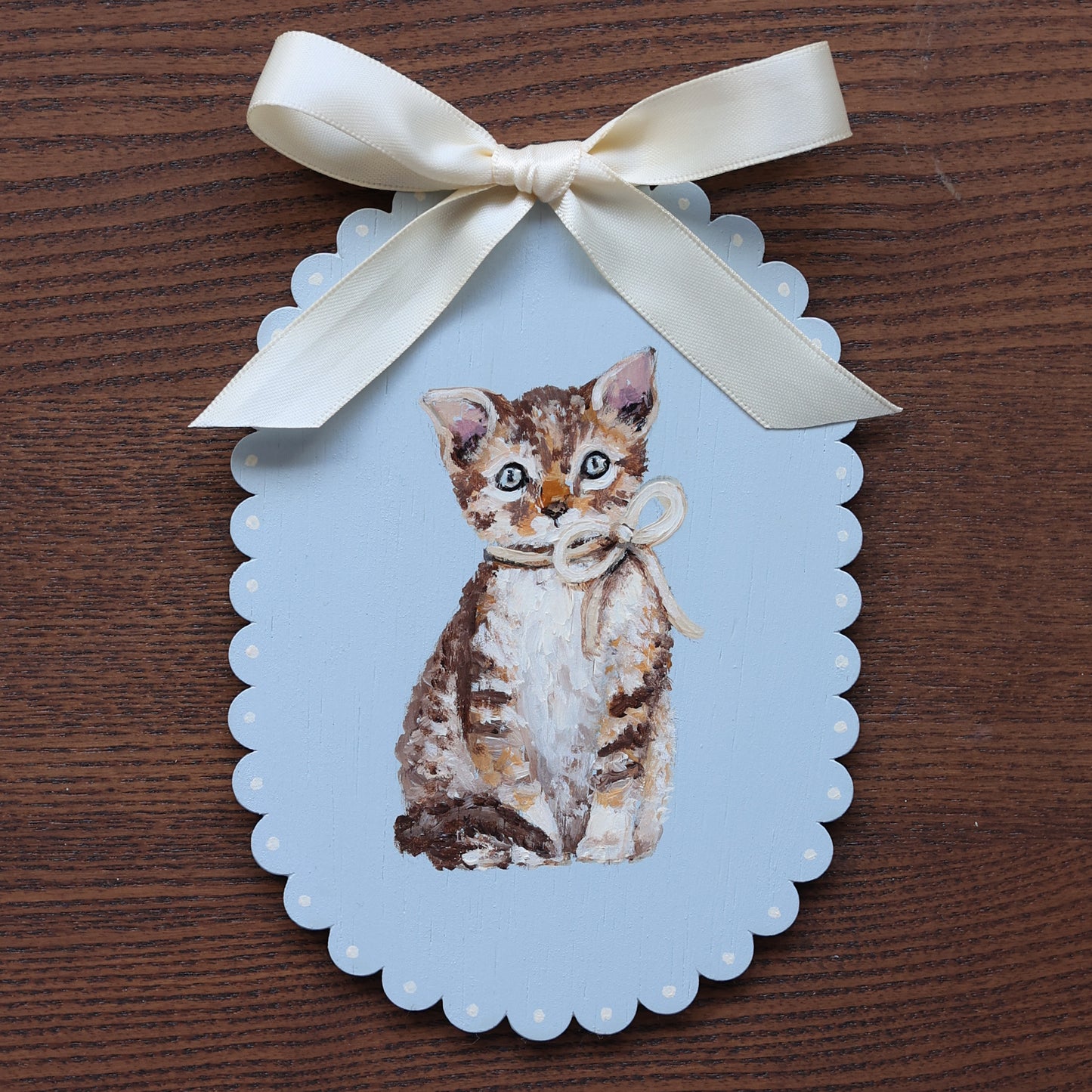 Scallop heirloom painting - Kitten with yellow bow