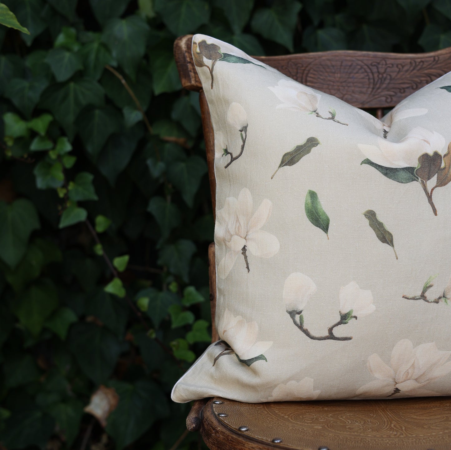 Magnolia cushion cover
