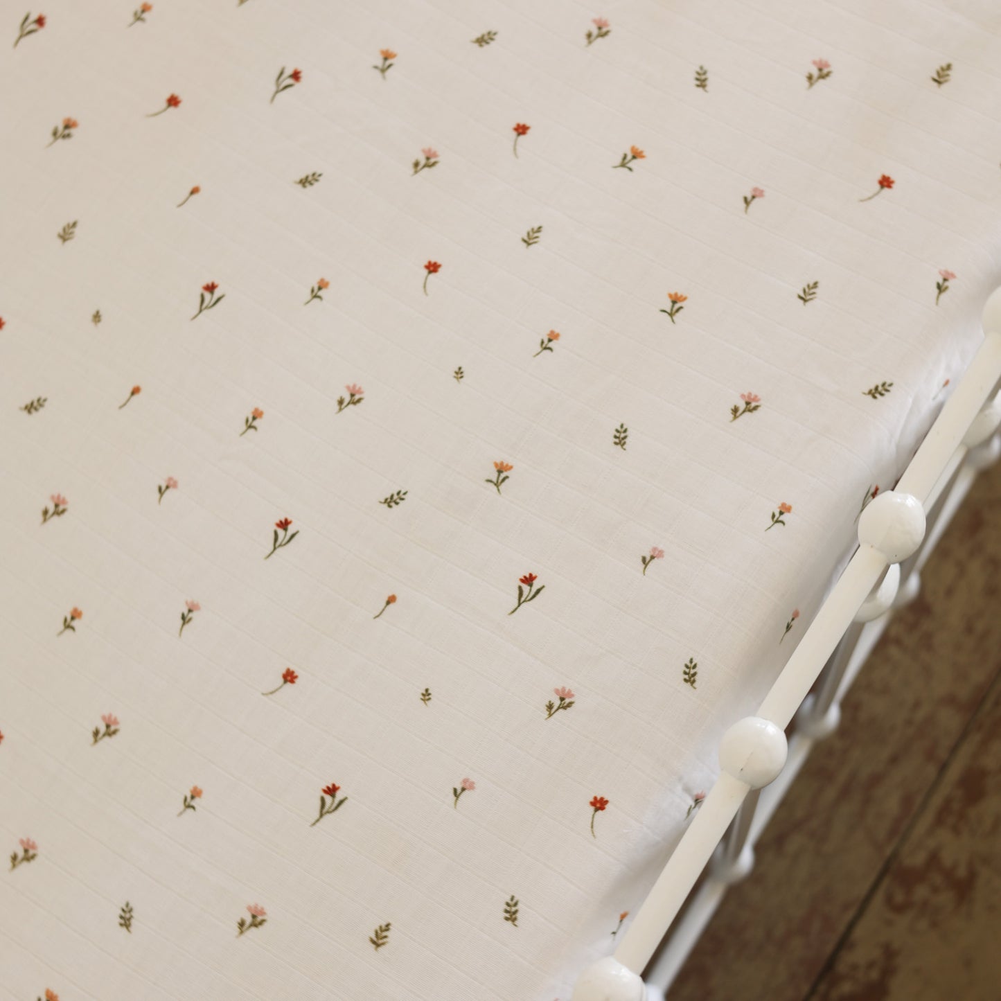 Cot sheet - Cream floral