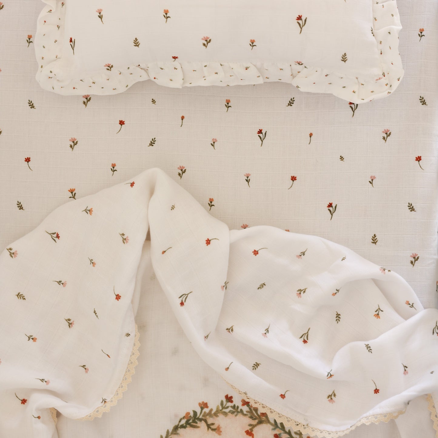 Cot sheet - Cream floral