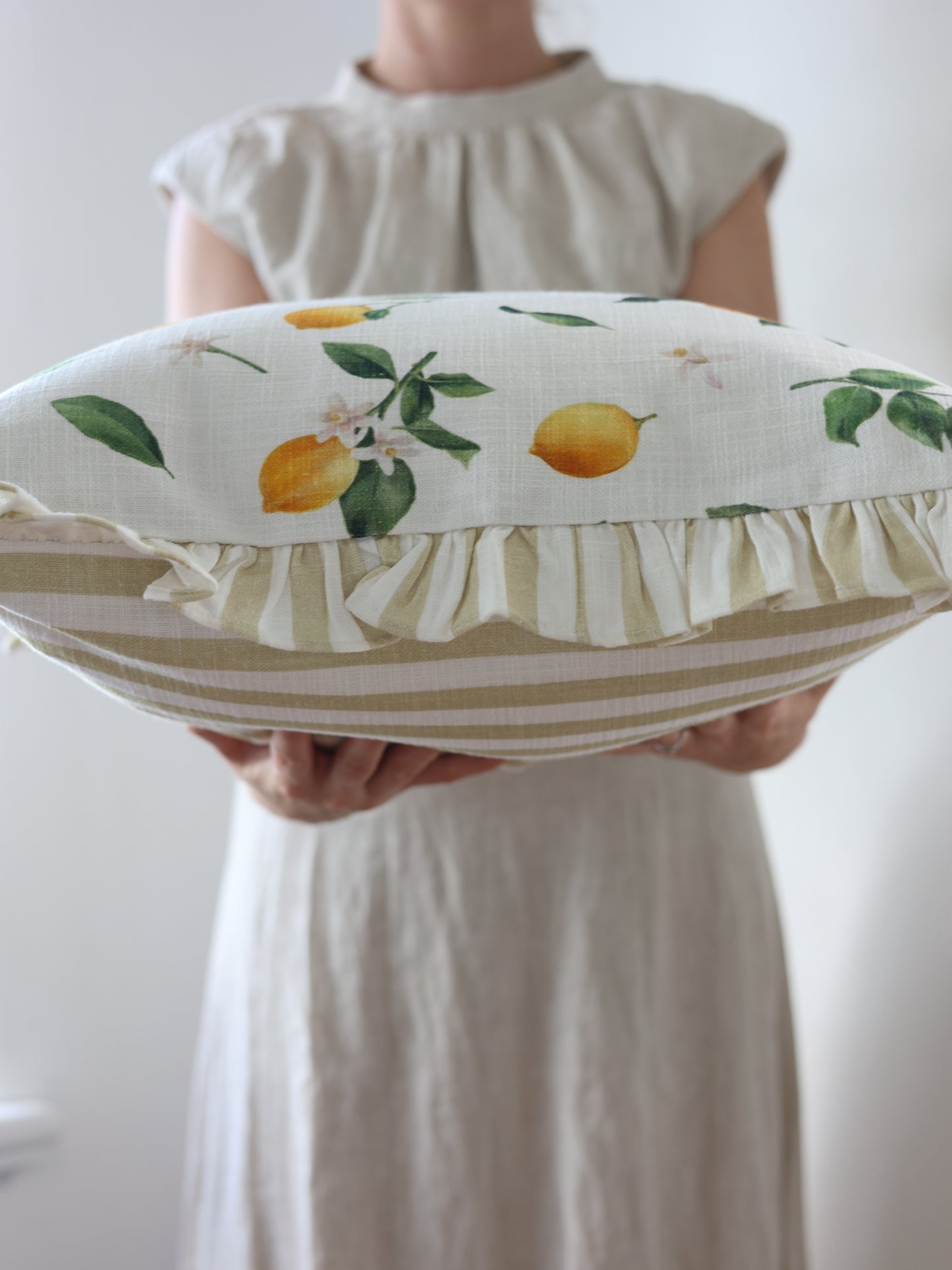 Lemon cushion cover