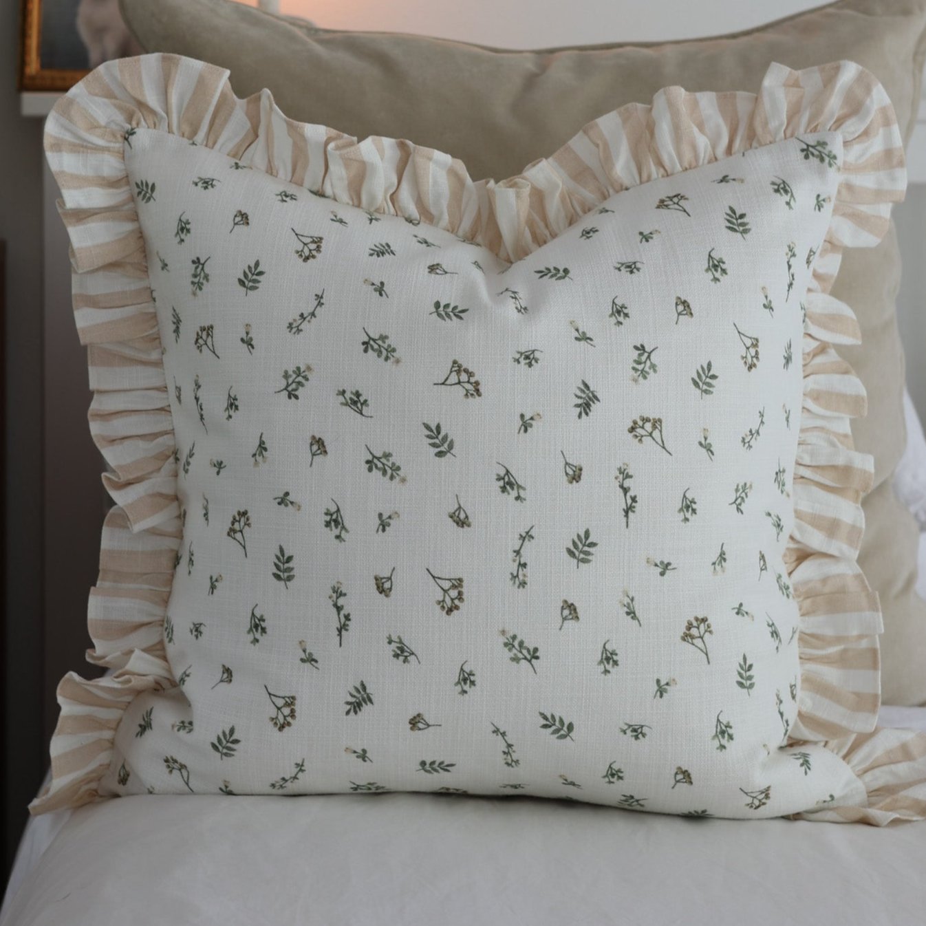 Floral cushion cover